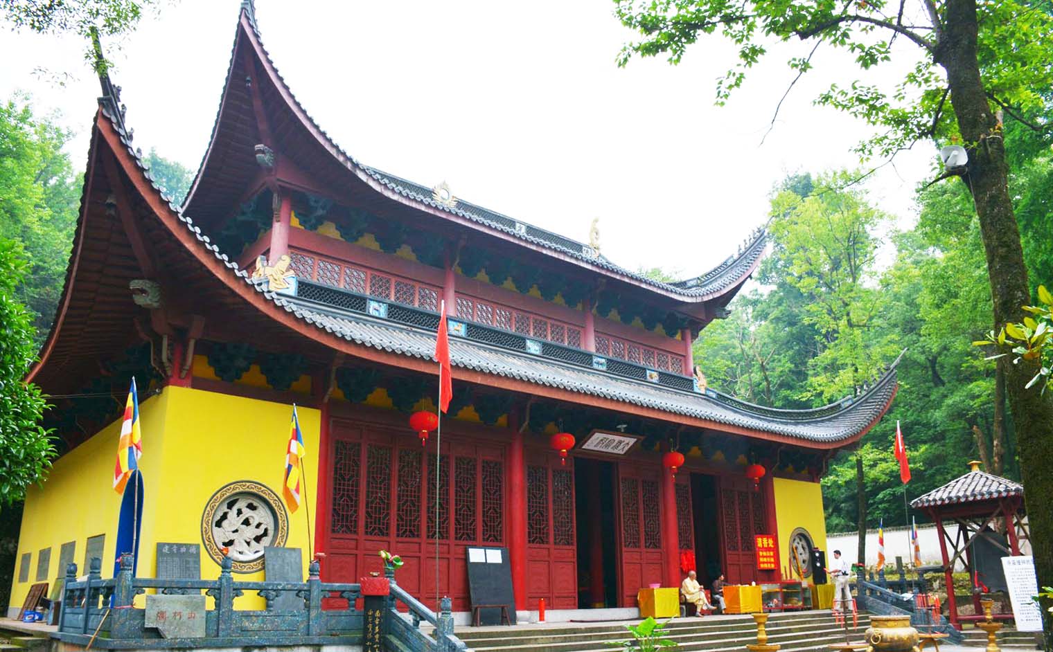 衢州红木牌匾定制：寺庙宗祠,园林景观,创意招牌,抱柱对联